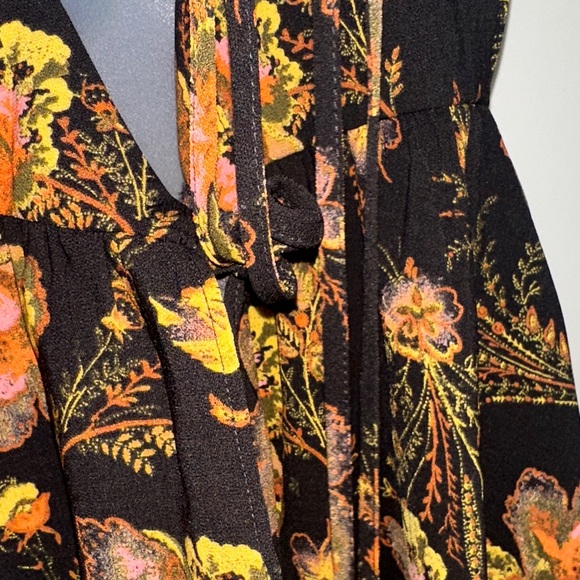 Urban Outfitters Black and Orange Floral Tie-Front Top - Picture 8 of 13